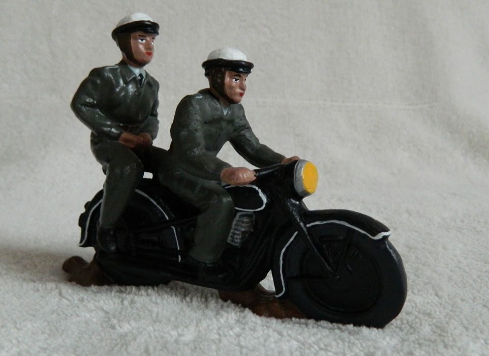 Motorrad AWO 425 mit zwei Polizisten